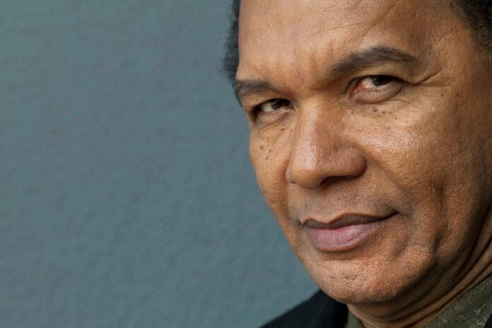 Um poeta maranhense no New York Times O poeta Salgado Maranhão. Foto: Daniel Mordnski