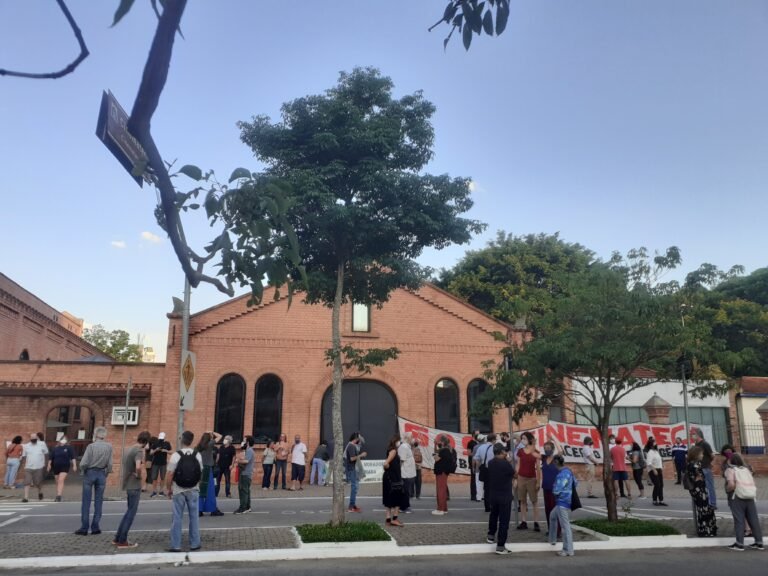 Bolsonaro cria 4 cargos para a Cinemateca, mas segue sem saber o que vem depois