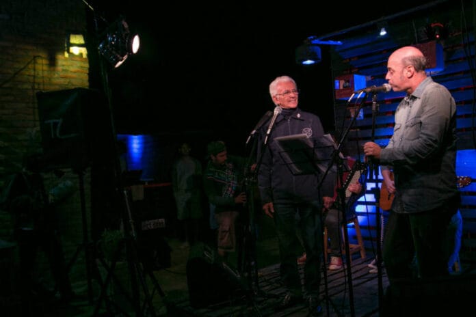 “Onildo Almeida groove man” inaugurou ontem o Ocupa Cinema Onildo Almeida e Junio Barreto em cena do documentário. Foto: reprodução