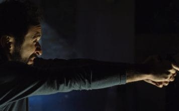 Um instantâneo de Brasil O arquiteto Augusto (Renan Rovida). Still. Reprodução. Pandora Filmes