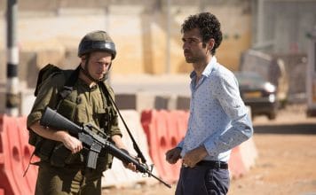 Tel Aviv em Chamas ri da guerra sem fim Cena de Tel Aviv em Chamas