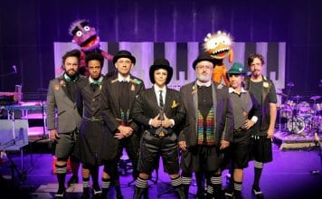 Em formato online “Música de brinquedo 2” marca volta do Pato Fu aos palcos Pato Fu e os bonecos do Giramundo. Foto: Dudi Polonis. Divulgação