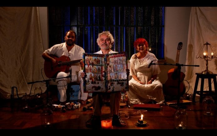 Uma procissão poética e humana A procissão. Foto: Marina Casagrande. Divulgação