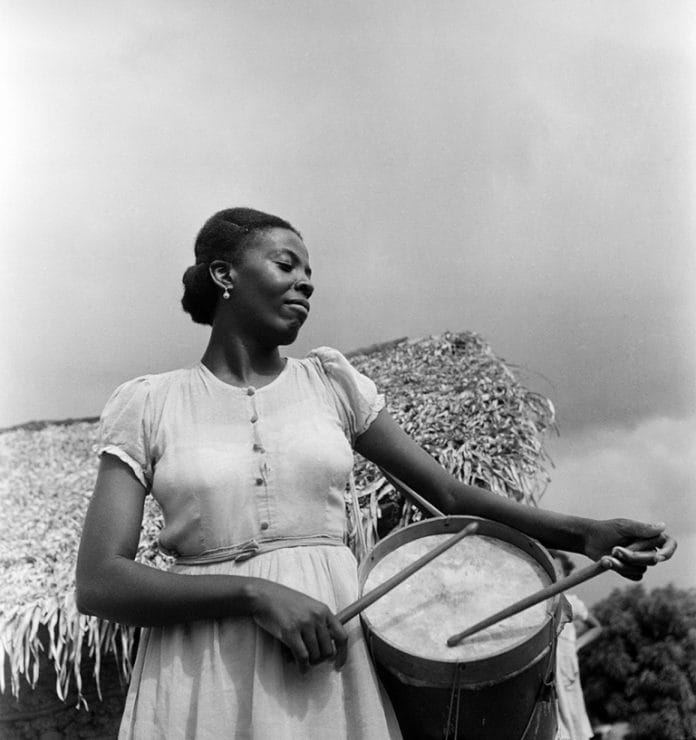 A beleza das coisas Caixeira do Divino. Fundação Pierre Verger. Reprodução