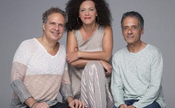 O trem musical não pode parar Lui Coimbra, Ceumar e Paulo Freire: o trio Viola Perfumosa. Foto: Leo Aversa. Divulgação