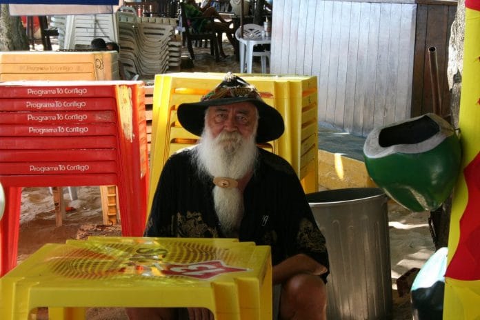 Morre o barraqueiro Juvená, um símbolo da Bahia