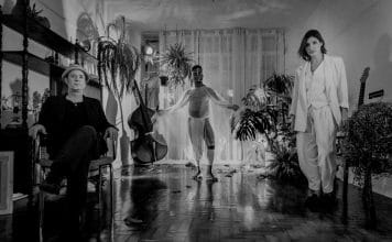 Melancolia e beleza em novo clipe de Junio Barreto e Tika Junio Barreto, Tony Reis e Tika. Still: Bruna Valença/ Divulgação