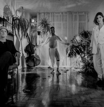 Melancolia e beleza em novo clipe de Junio Barreto e Tika Junio Barreto, Tony Reis e Tika. Still: Bruna Valença/ Divulgação