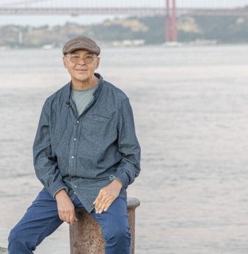 Canções do anti-exílio na voz de Tiago Araripe