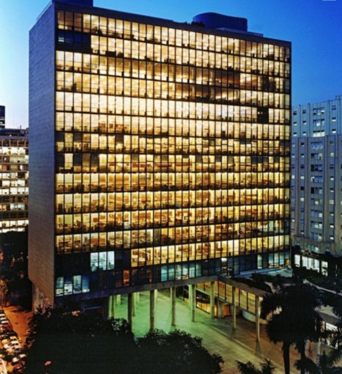 Governo leiloa marco da arquitetura das Américas no Rio