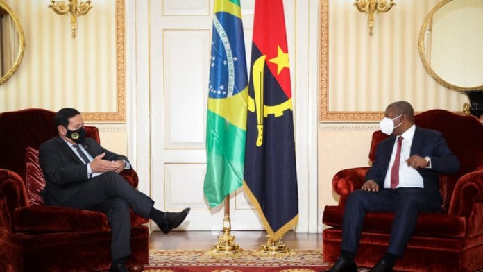 Bolsonaro libera R$ 3,1 milhões para TV Record cuidar do seu acervo