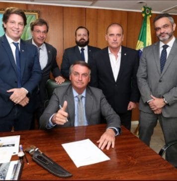 Bolsonaro veta integralmente Lei Aldir Blanc 2