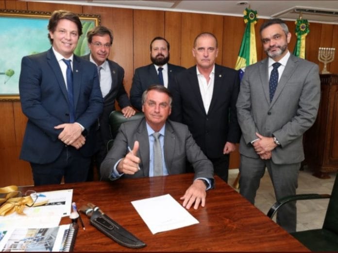 Bolsonaro veta integralmente Lei Aldir Blanc 2