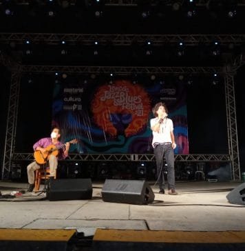 Os afro-sambas e mais de Marcos Sacramento e Zé Paulo Becker O violonista Zé Paulo Becker e o cantor Marcos Sacramento, ontem, no Circuito São Luís do Lençóis Jazz e Blues Festival. Foto: Guta Amabile