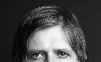 Para ler sem pause e rebobinar ao fim O poeta Marcelo Montenegro. Retrato: Marcus Steinmeyer. Companhia das Letras. Reprodução