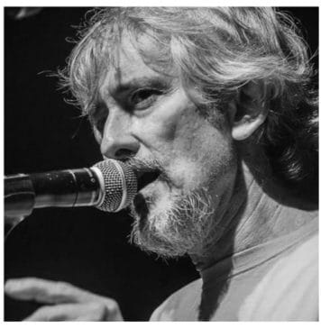 A reinvenção da vida e da morte O poeta Celso Borges. Divulgação