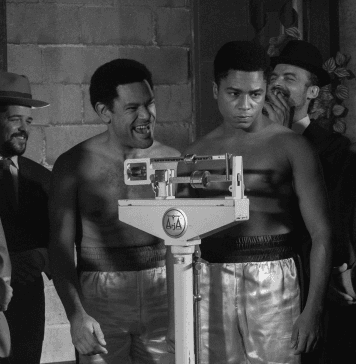 Cia Os Crespos dá um soco na homofobia Cia Os Crespos lança curta-metragem "Dois Garotos Que Se Afastaram Demais do Sol" - Foto: Mariana Ser