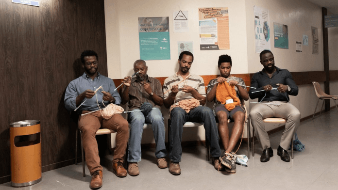 “O Novelo” desestrutura tudo pela inversão de papéis sociais Cena de "O Novelo" (2021), de Cláudia Pinheiro