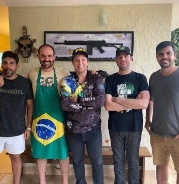Bolsonaro leva Mario Frias e todos seus sub da cultura para a Rússia