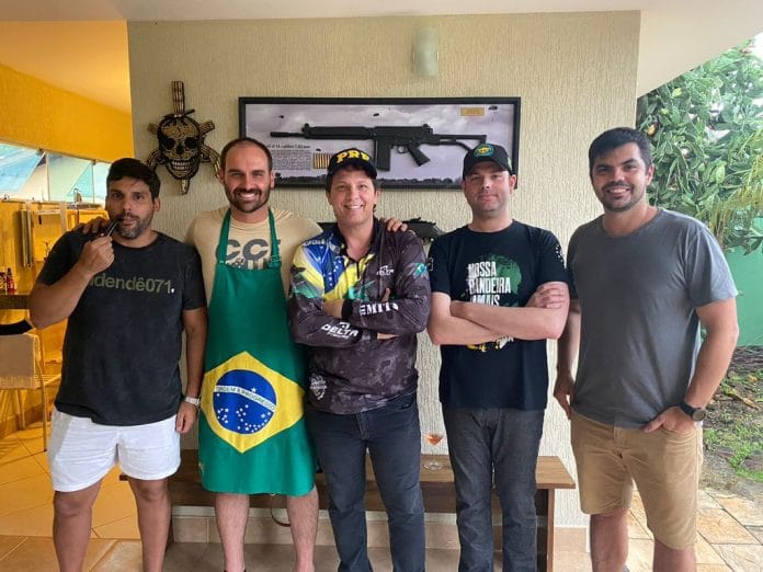 Bolsonaro leva Mario Frias e todos seus sub da cultura para a Rússia