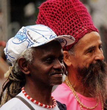 Ecoa a voz de Môa Os mestres Môa e Gafanhoto. Foto: Isabella Rudge. Reprodução