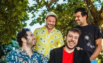 Amizades e parcerias sinceras Descontração e alegria de Alfredo Del-Penho, Moyseis Marques, João Cavalcanti e Pedro Miranda. Foto: Sabrina Mesquita