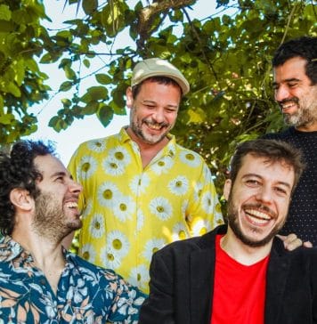 Amizades e parcerias sinceras Descontração e alegria de Alfredo Del-Penho, Moyseis Marques, João Cavalcanti e Pedro Miranda. Foto: Sabrina Mesquita