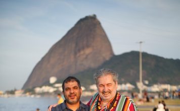 Amizade (e parceria) celebrada com música Os parceiros Rogério Batalha e Moacyr Luz. Foto: Marluci Martins. Divulgação