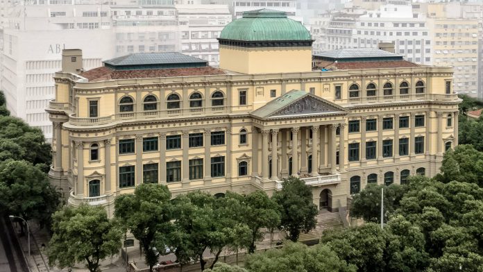 Governo recua na nomeação de capitão para presidir Biblioteca Nacional