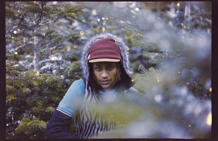 Edgar lança “Ultravioleta” contra o boi, a bala e a bíblia Edgar lança "Ultravioleta" - foto Caroline Bittencourt