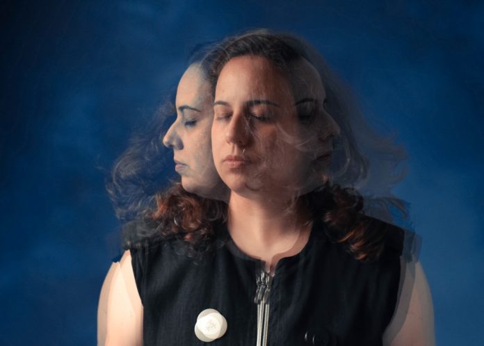 Sobras do amor A cantora e compositora Renata Torres. Foto: Letícia Tavares. Divulgação