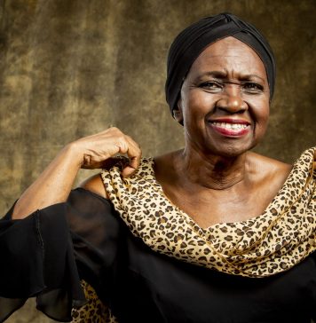 Áurea Martins, não-sambista por pirraça Áurea Martins - foto Sergio Caddah