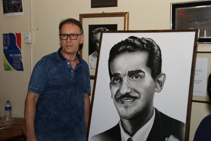 O retratista do Choro Jotarelli e seu Jacob do Bandolim. Acervo Clube do Choro de Santos