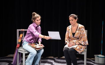 ‘A Lista’, com Lilia Cabral, faz a crônica da pandemia Cena da peça 'A Lista', com Lilia Cabral e sua filha Giulia Bertolli