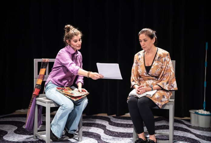 ‘A Lista’, com Lilia Cabral, faz a crônica da pandemia Cena da peça 'A Lista', com Lilia Cabral e sua filha Giulia Bertolli