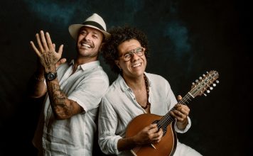 Diogo Nogueira e Hamilton de Holanda retomam parceria em single e videoclipe Diogo Nogueira e Hamilton de Holanda. Foto: Nando Chagas. Divulgação