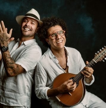 Diogo Nogueira e Hamilton de Holanda retomam parceria em single e videoclipe Diogo Nogueira e Hamilton de Holanda. Foto: Nando Chagas. Divulgação