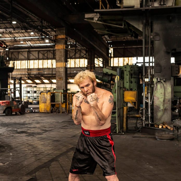 A grandeza de Otto O cantor e compositor Otto, sempre pronto para brigar pelas causas em que acredita. Retrato: Rui Mendes. Divulgação