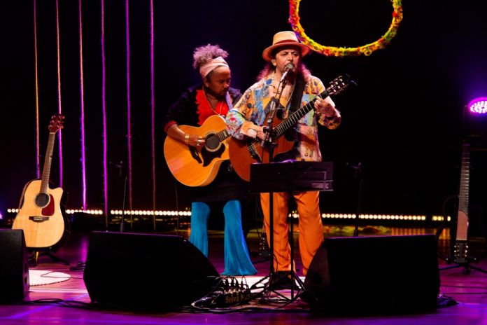 “Violivoz”: Chico César e Geraldo Azevedo, juntos, amanhã em São Luís Chico César e Geraldo Azevedo em Maceió. Foto: Paulo Mendonça Junior/ Divulgação