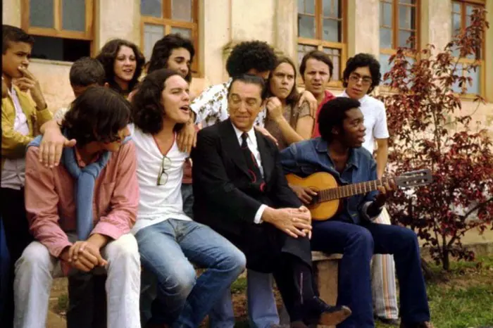 Os rapazes do clube da esquina se encontram com Juscelino Kubitschek em Diamantina (MG)