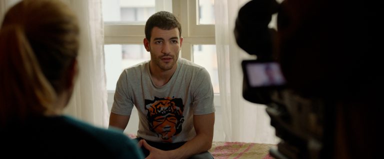 Cena do filme "@Arthur.Rambo - Ódio nas Redes"