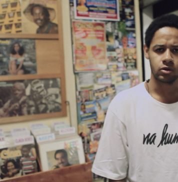 O rap brasileiro visto de dentro em “Rimas e Histórias” Emicida em "Histórias e Rimas" (2021), de Rodrigo Giannetto