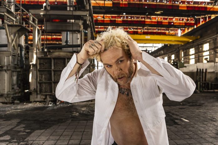Otto canta as ondas de calor em confinamento musical