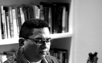 Quantos mundos cabem num quintal? O escritor Elizeu Cardoso. Foto: Helton Alex. Divulgação