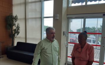 O cinema social de Renato Barbieri O reencontro de Pe. Flávio Lazzarin e Dona Pureza pouco antes da coletiva. Foto: Zema Ribeiro