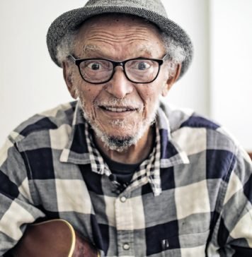 Mais que embalar porres, Paulo Diniz encantou a vida O cantor e compositor Paulo Diniz. Foto: Max Levay. Divulgação