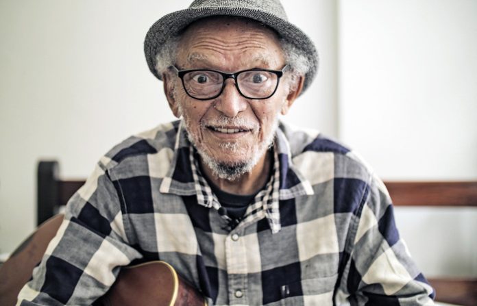 Mais que embalar porres, Paulo Diniz encantou a vida O cantor e compositor Paulo Diniz. Foto: Max Levay. Divulgação