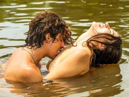 Jove (Jesuíta Barbosa) e Juma (Aline Guillén) em "Pantanal"