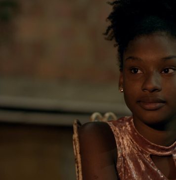 A idealização negativa da favela sobrevive em “Pacificado” Cássia Nascimento (Tati) em "Pacificado" (2019), de Paxton Winters