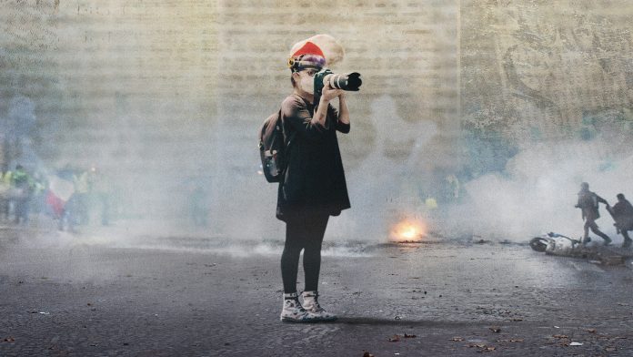 Jornalistas, espécies ameaçadas no doc “Em Perigo” Cena de "Em Perigo", documentário da HBO